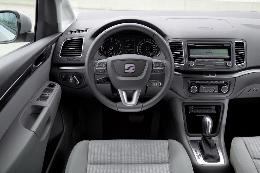  Seat Alhambra 2010 года  (фото 42 из 113)